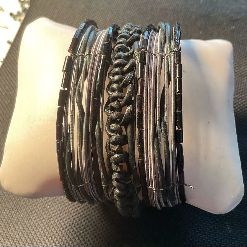 Indigo Elegant Black and Silver Bracelet Set